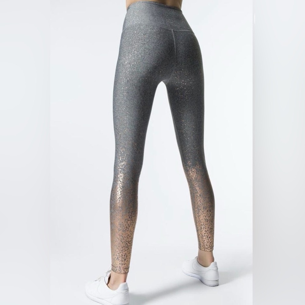 Beyond Yoga Alloy Ombre Metallic High-Rise Leggings in Grey & Rose Gold Small - Picture 2 of 9